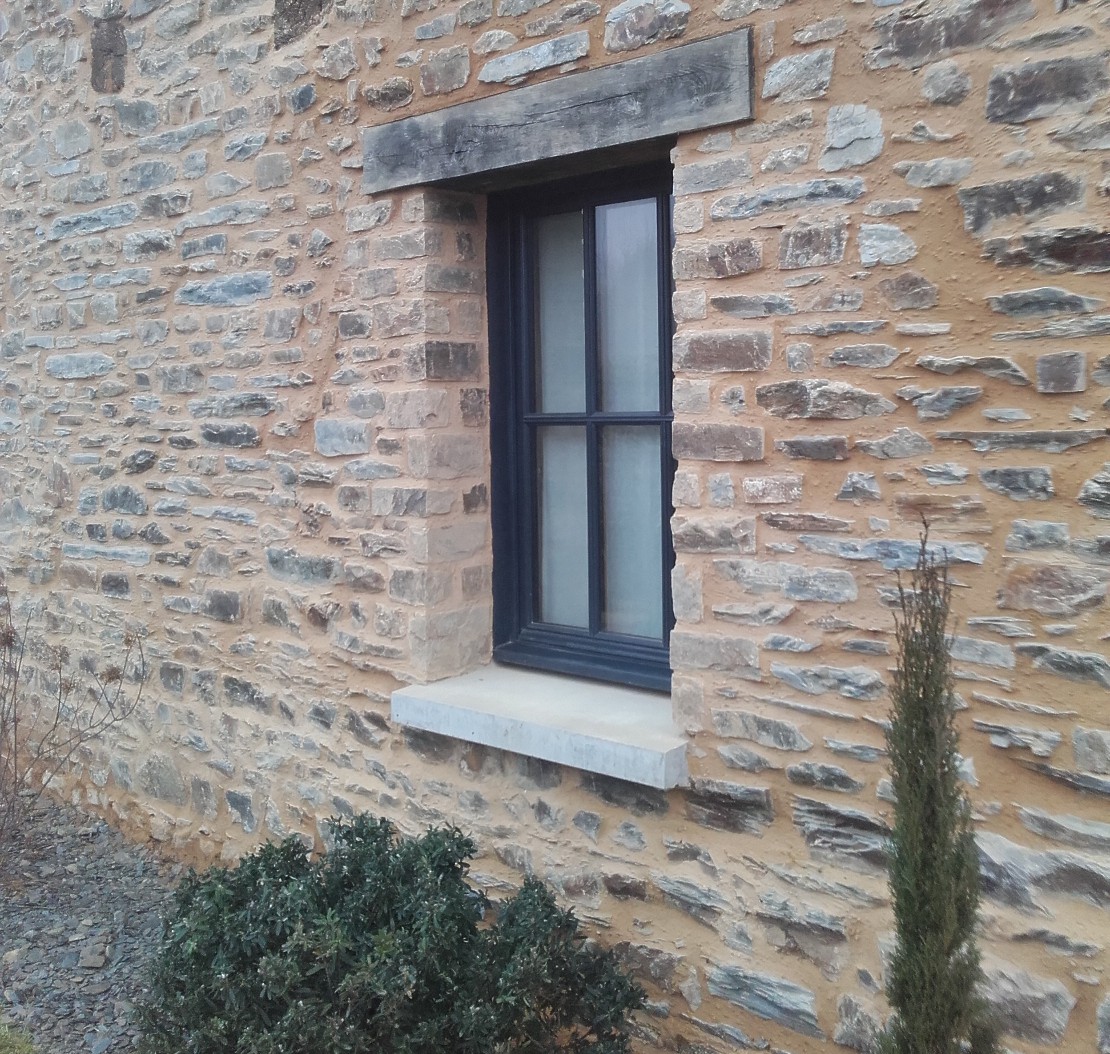 Joli mur en pierre et chaux 